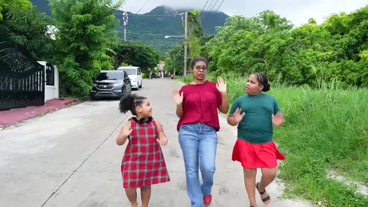 Navila Y Luciana le dan la bienvenida a la navidad con villancicos