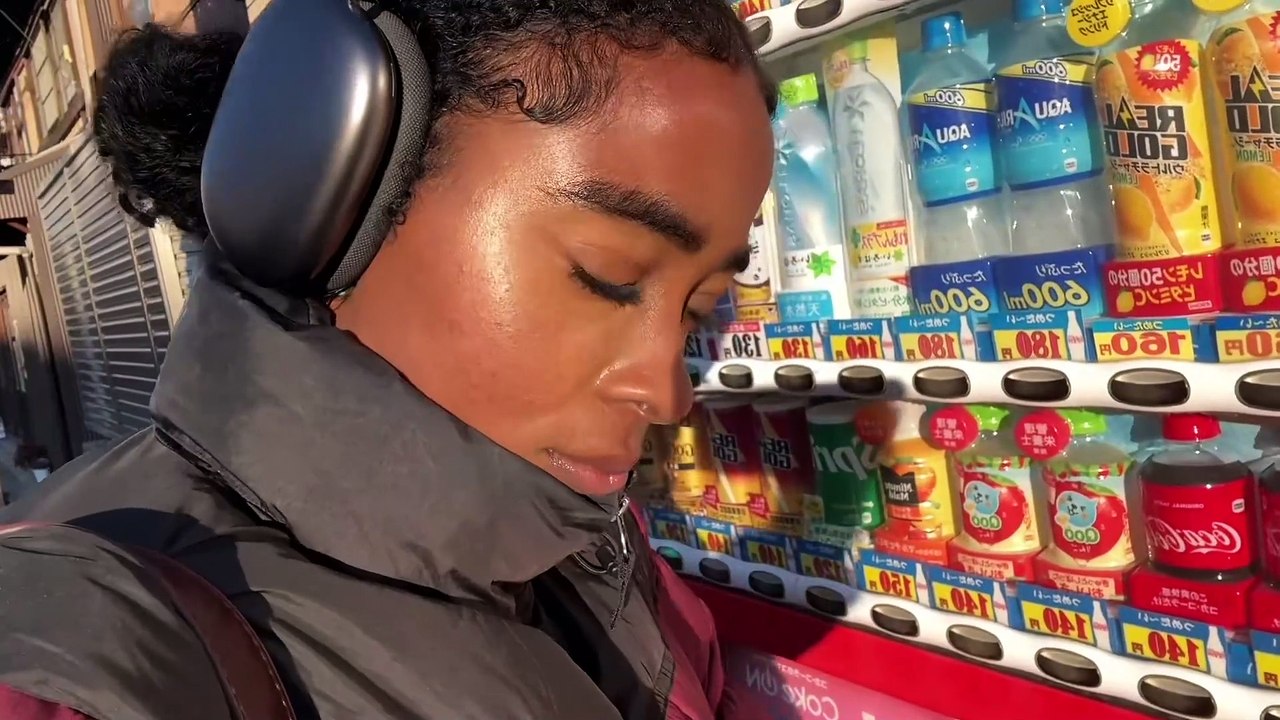 Japan Living ⧸⧸ I signed to a modeling agency in Japan, my birthday is next week, im in Gion 🇯