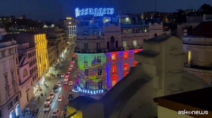 La facciata de Il Messaggero illumina Roma per le feste