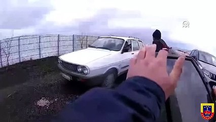 Jandarmaya 'jandarma tanımı'nı okuyan yaşlı sürücü gülümsetti