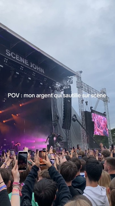 Mon argent sautille sur scene