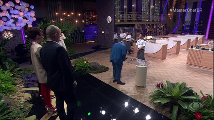 Cesar faz sobremesa com defeitos na semifinal do MasterChef