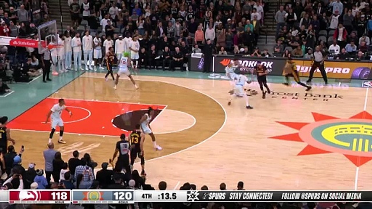 De'Andre Hunter dunks over Victor Wembanyama