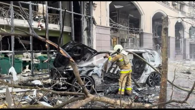 Attacco russo su Kiev, edifici distrutti