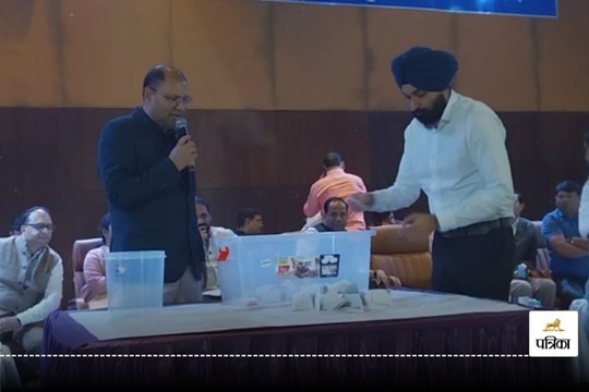 CG Election: नगर निगम में वार्डों के लिए निकाली जा रही आरक्षण की लॉटरी, देखें VIDEO
