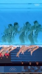 Así se ve cuando la natación sincronizada desafía la gravedad