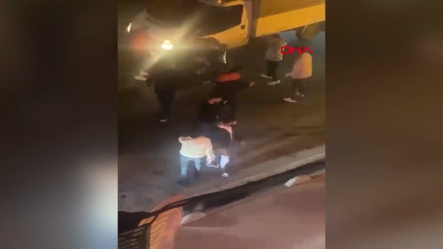 Sancaktepe'de kaza sonrası tekme ve yumruklu kavga kamerada