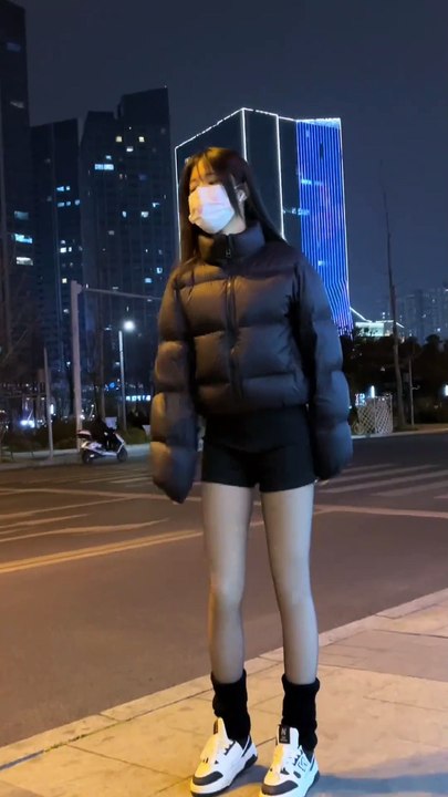 这也太洗脑了#钵钵鸡手势舞 #会跳舞的羽绒服 #一元一串钵钵鸡