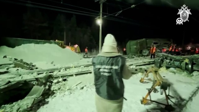 Rusya'da yolcu treni ile yük treni çarpıştı: 2 Ölü