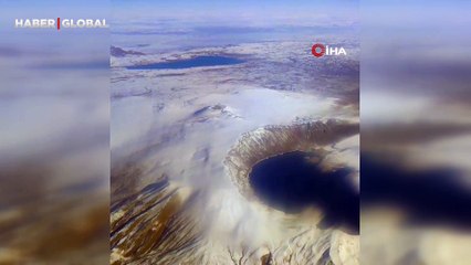 Beyaza bürünen Nemrut Krateri yolcu uçağından böyle kaydedildi