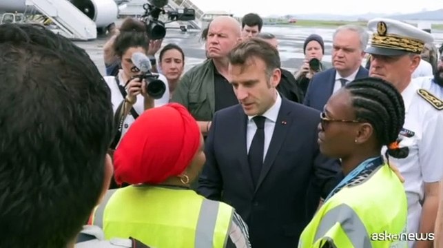 Macron arrivato a Mayotte, l'isola francese devastata dal ciclone