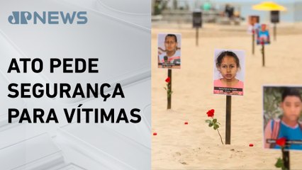 ONG protesta contra violência à crianças na praia de Copacabana