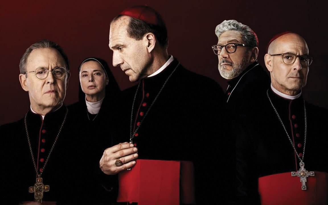 Il Cardinale Ralph Fiennes e suor Isabella Rossellini nella clip di Conclave