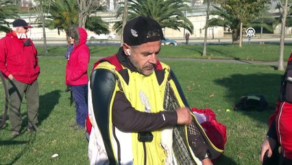 'Yarasa adam' Kartal sahilde görüldü! 700 metre yüksekten atladı