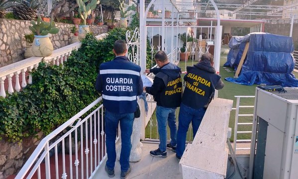 Lavori abusivi in hotel: blitz di Finanza e Guardia Costiera a Vico Equense (19.12.24)
