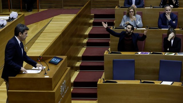 Gritos de dimisión a Mazón en mitad de una bronca en las Cortes valencianas