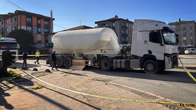 Tankerin çarptığı kişi hayatını kaybetti: Kazanın görüntüsü ortaya çıktı