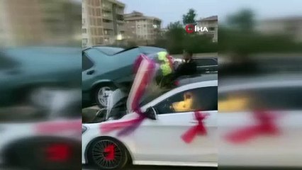 Mardin'de korkutan kaza: Otomobil gelin arabasının üstüne çıktı!