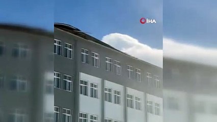 Fırtına çatıyı böyle uçurdu