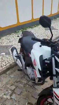 Morador denuncia diversos buracos em rua no Stiep; veja vídeo