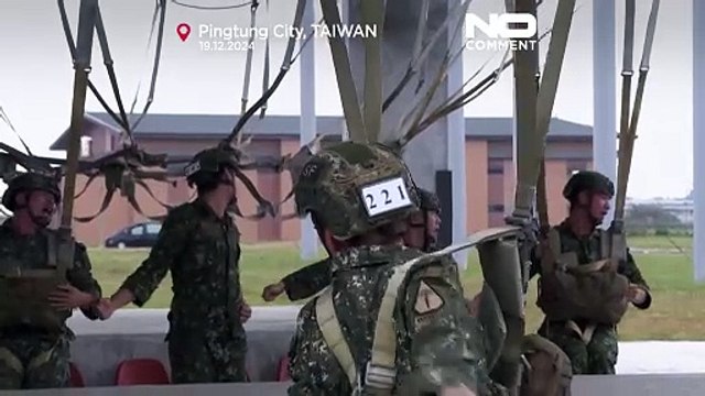 Tayvanlı paraşütçüler sıkı eğitimden geçiyor