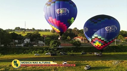 Música nas alturas: pianista faz show em voo de balão | Melhor da Noite