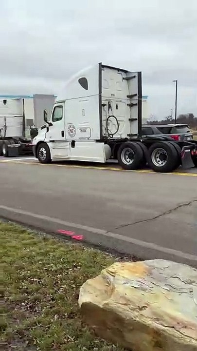 Workers Protesting Outside Amazon Facility In Imperial, Pa - Video 