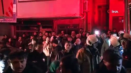 Beyoğlu alev alev yandı! Gecekonduda çıkan patlama paniğe neden oldu