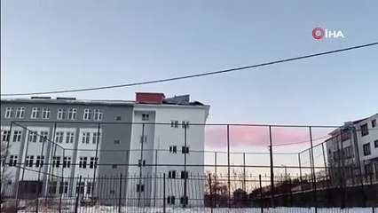Bingöl'de şiddetli rüzgar çatıları uçurdu: çökmesinin ardından merak edildi!