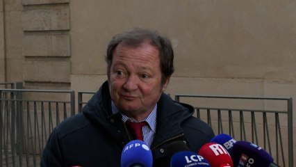 Un gouvernement Bayrou « avant Noël », selon le communiste Stéphane Peu