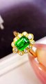 LUOWEND 100% 18K Yellow Gold Rings Luxury Flower Design Shiny Diamond Natural Emerald Ring for Women High Party Jewelry