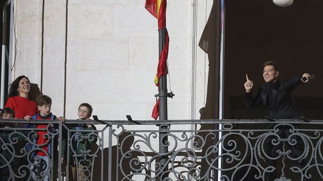 David Bisbal abarrota Sol con su concierto gratuito desde el balcón de la Real Casa de Correos