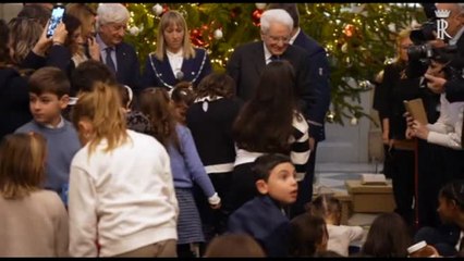 Mattarella dà regali a bambini delle Case Famiglia e del Bambino Gesù