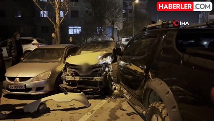 Bolu'da Pikap ve Otomobil Kafa Kafaya Çarpıştı: 3 Yaralı