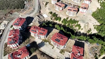 Hatay Arsuz'da deprem konutlarının yapımı sürüyor