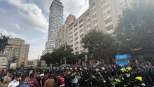 Bellas Artes: Policías y la Marina retiran a comerciantes ambulantes de la Alameda Central
