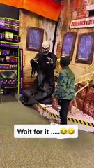 Halloween joke🤣🤣😧#scareprank#scarecam#foryou#funny#prank#funnyvideos#scary#viral#vacation#shorts#halloween