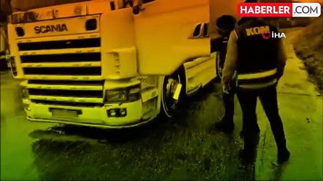 Kocaeli'de Durdurulan Tırda 5 Ton Kaçak Tütün Ele Geçirildi