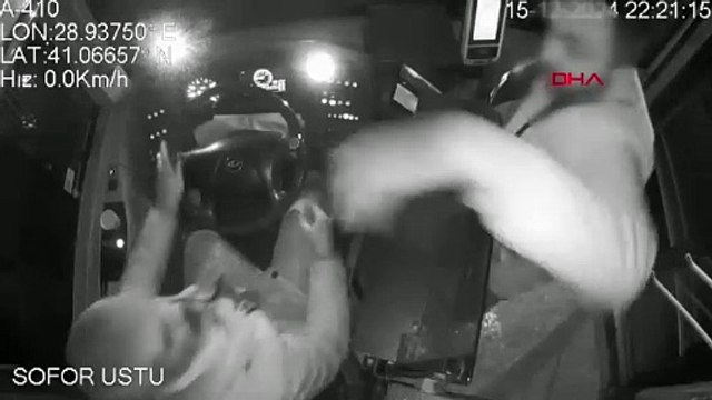 İstanbul- Eyüpsultan'da yol verme tartışmasında İETT otobüsü şoförüne bıçak çekti; o anlar kamerada