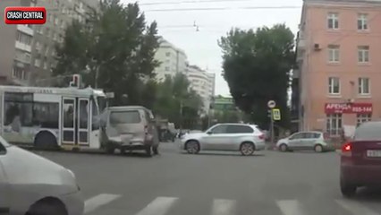 75 SHOCKING Car Crashes Moments Compilation 2024: