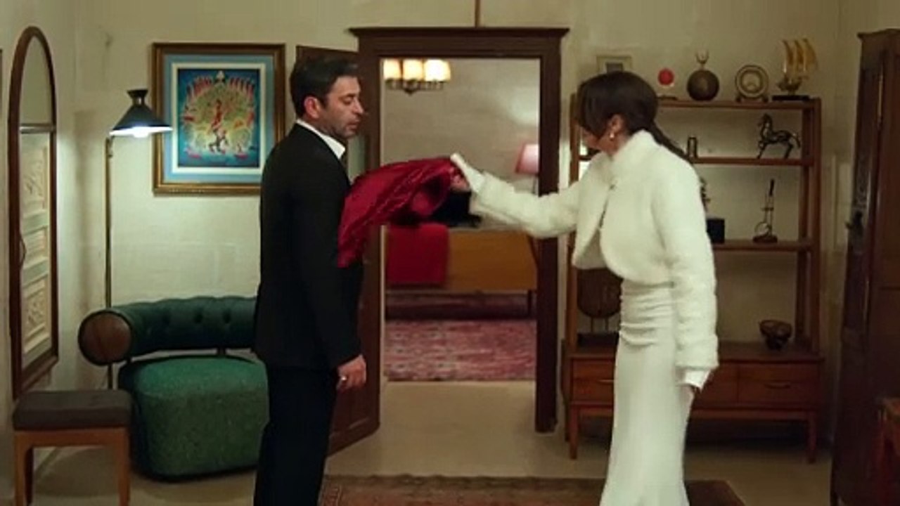 Uzak Şehir dizisinden yeni tanıtım: "Asla gerçekten karın olmayacağım"