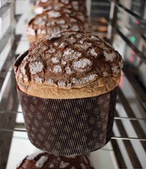 Nos adentramos en Doble Uve, un premiado obrador que nos enseña a hacer el 'panettone' más famoso de la ciudad