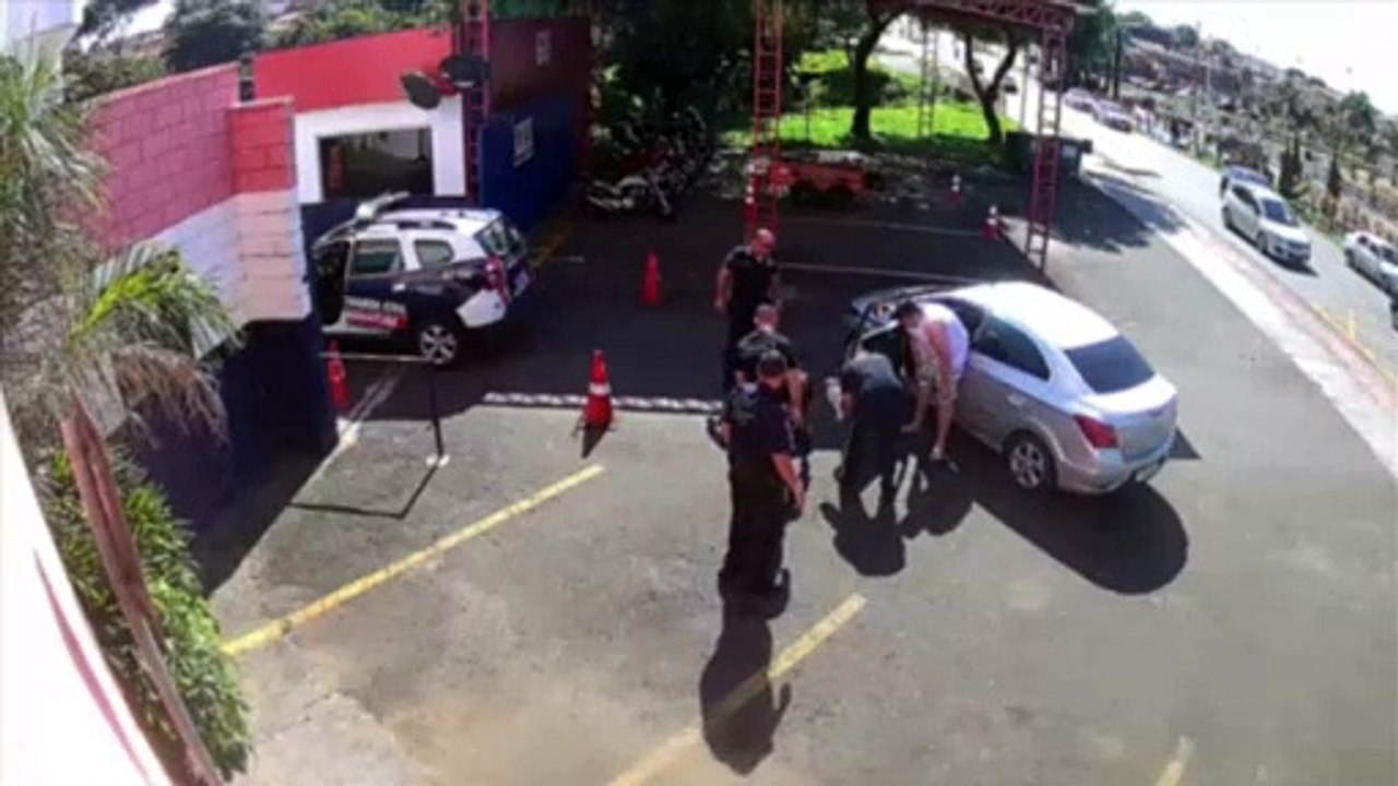 Guarda salva bebê de 2 meses que estava engasgado