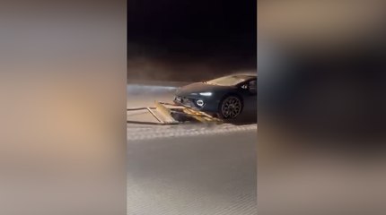 Le Lamborghini in alta quota trainate dal gatto delle nevi: il Cai pubblica il video del trasporto