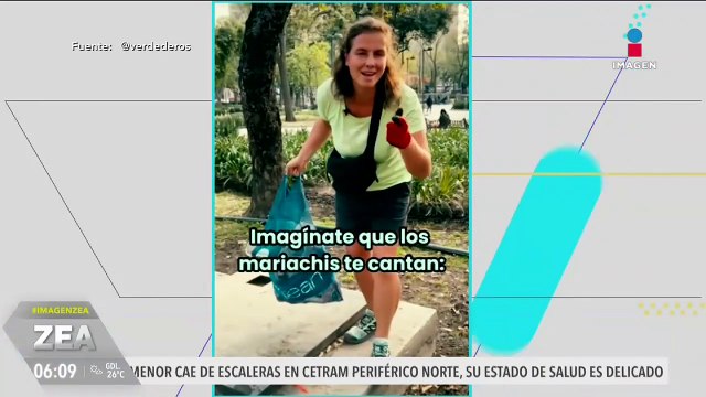 Pareja de extranjeros salen a las calles de la CDMX para recoger basura