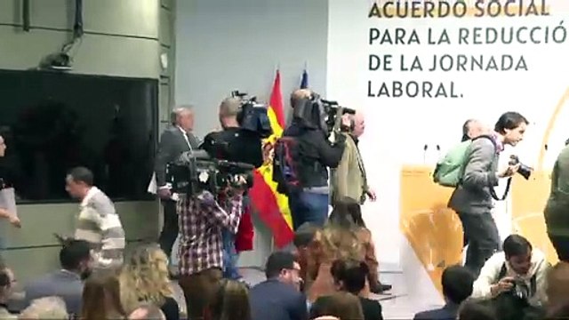 Yolanda Díaz, CCOO y UGT firman el acuerdo para rebajar la jornada laboral en 2025