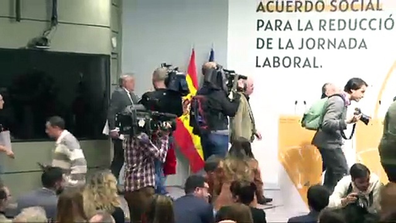 Yolanda Díaz, CCOO y UGT firman el acuerdo para rebajar la jornada laboral en 2025