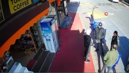 Antalya'da kedi ile gencin sıradışı karşılaşması! Kahkahaya boğuldular İşte o anlar