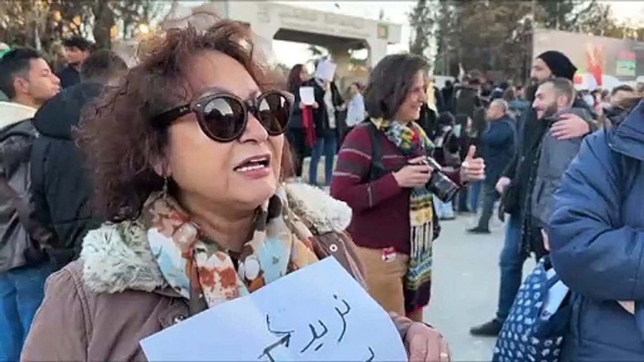 Syrer gehen für Frauenrechte auf die Straße