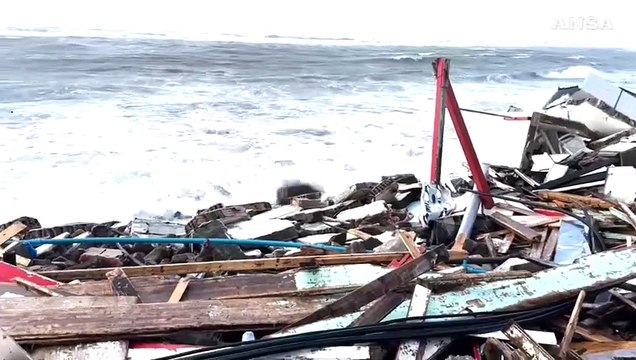 Maltempo sul litorale romano, forte mareggiata sulla costa